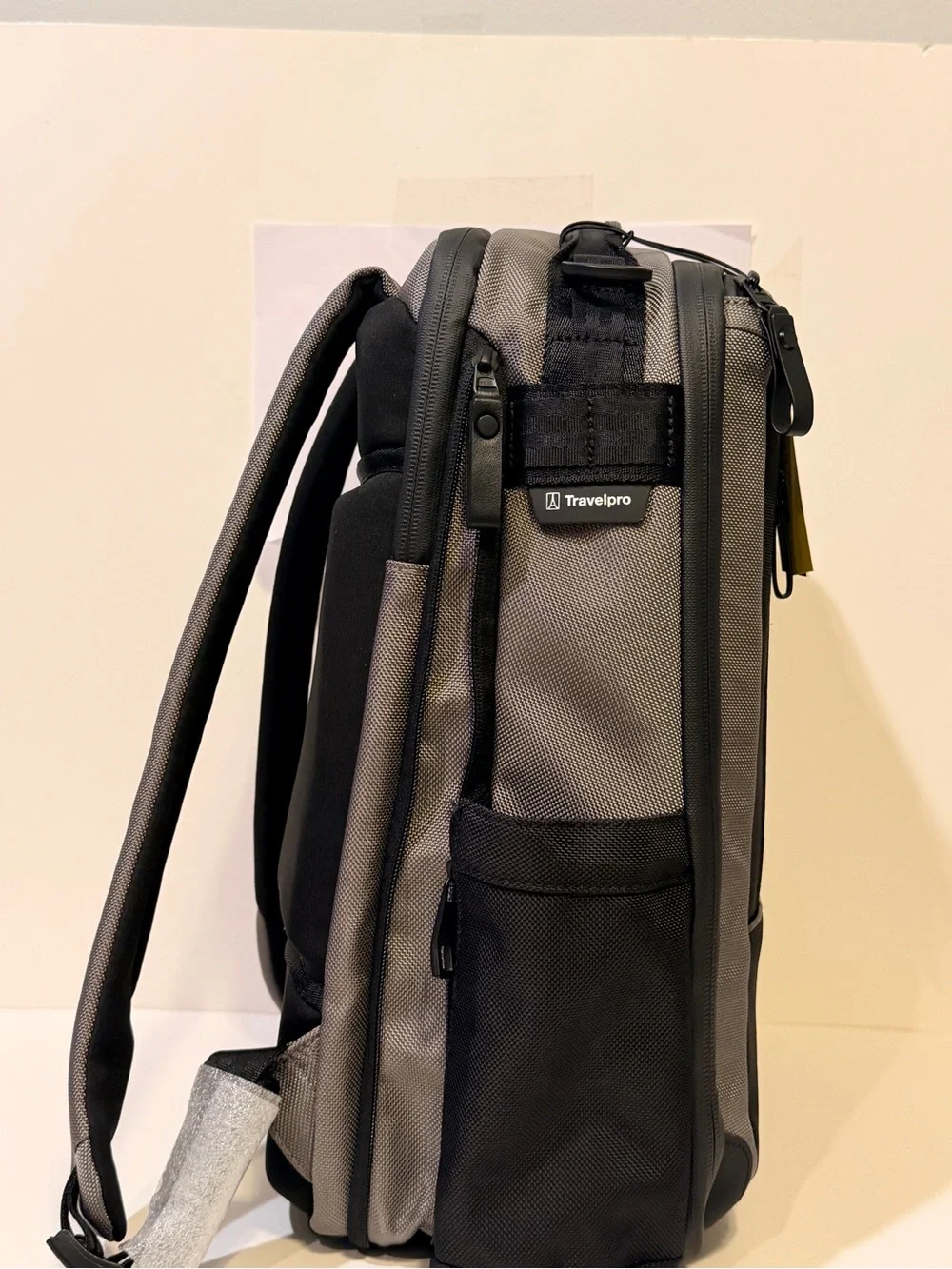 NWT TravelPro Altitude Slim Expandable Travel Laptop Backpack Bag